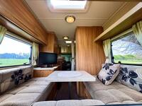 SWIFT ESCAPE 686