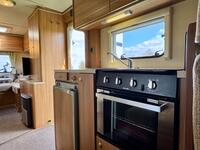SWIFT ESCAPE 686
