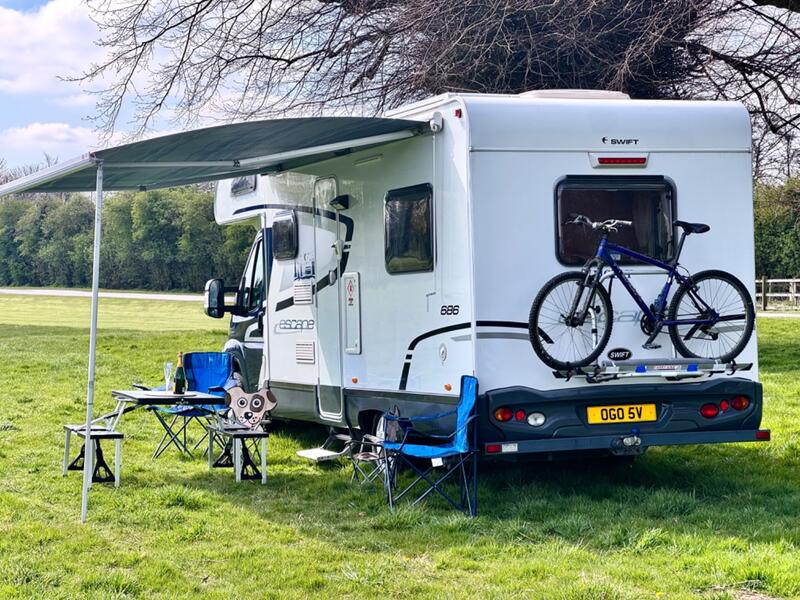 SWIFT ESCAPE 686