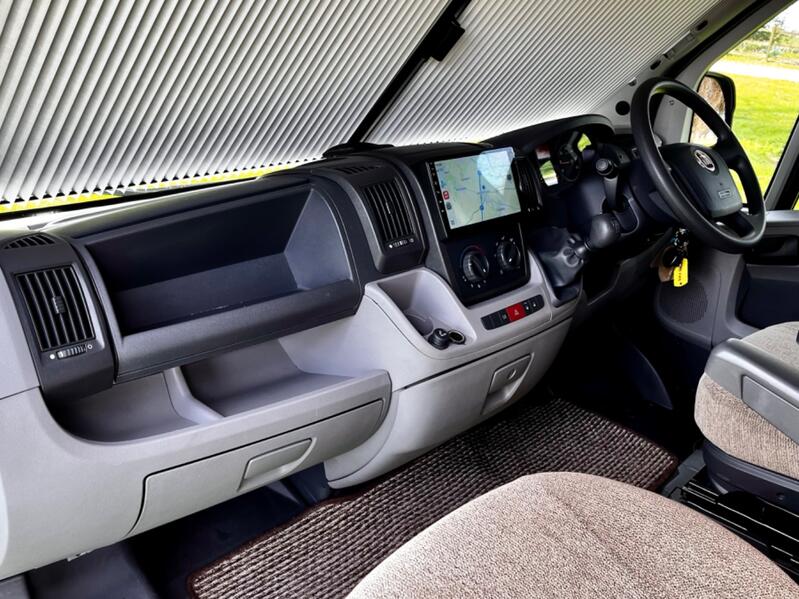 SWIFT ESCAPE 686