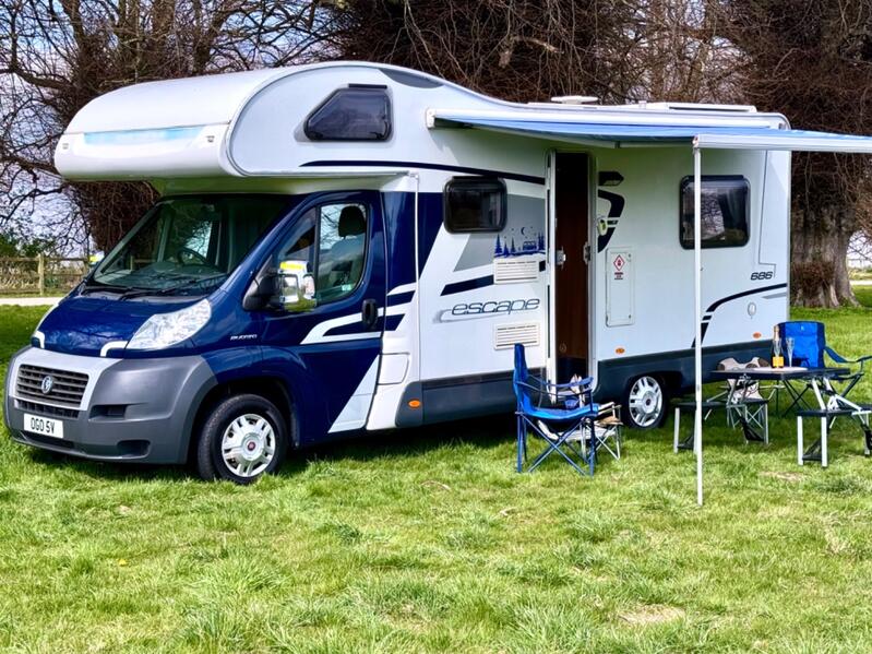 SWIFT ESCAPE 686