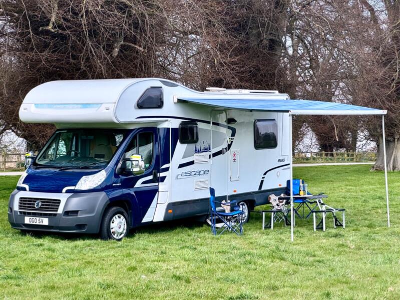 SWIFT ESCAPE 686
