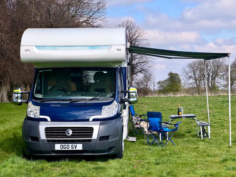 SWIFT ESCAPE 686