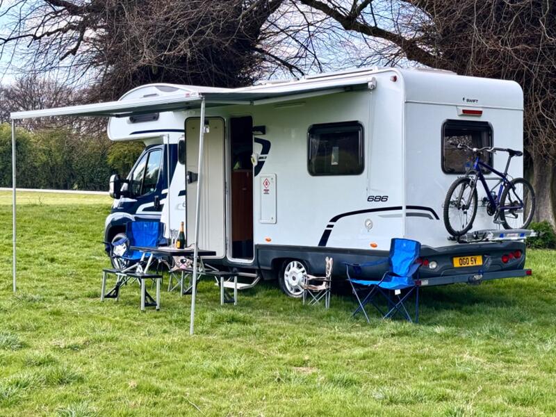 SWIFT ESCAPE 686