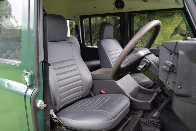 LAND ROVER DEFENDER