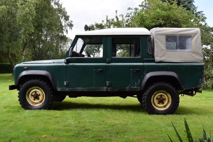 LAND ROVER DEFENDER
