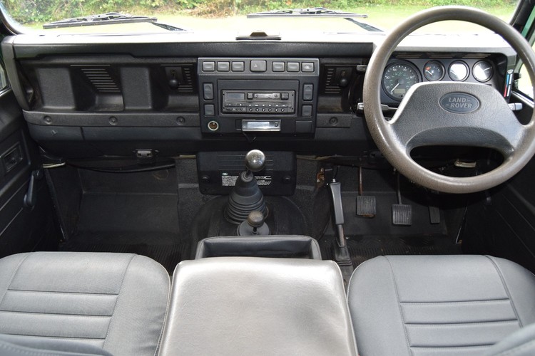 LAND ROVER DEFENDER
