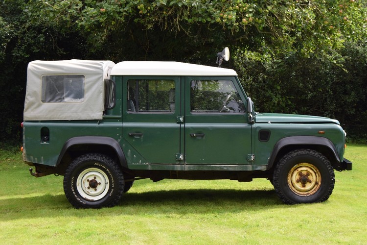 LAND ROVER DEFENDER