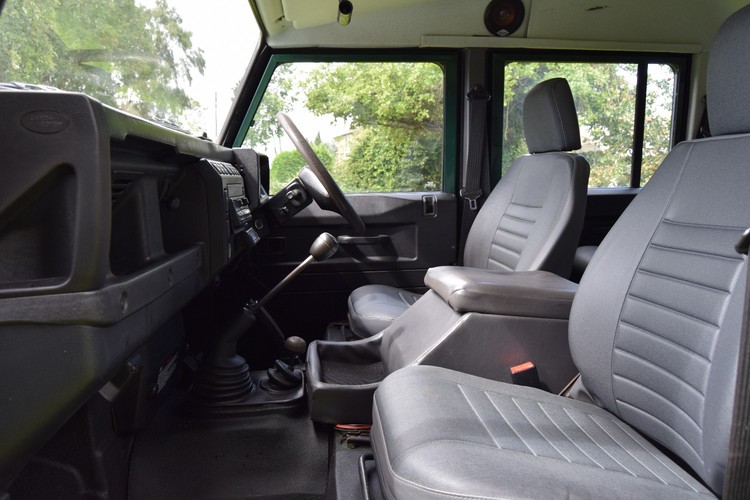 LAND ROVER DEFENDER