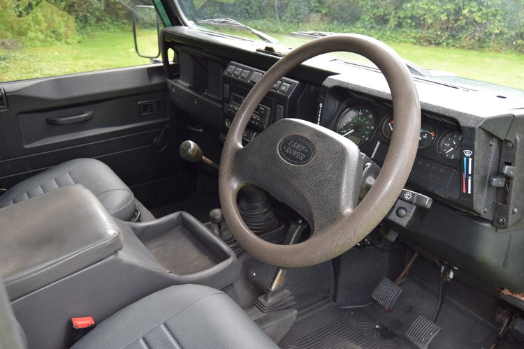 LAND ROVER DEFENDER