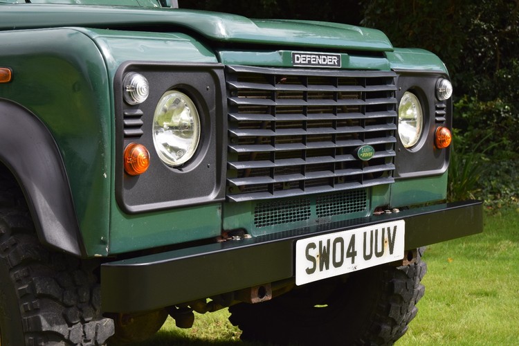 LAND ROVER DEFENDER