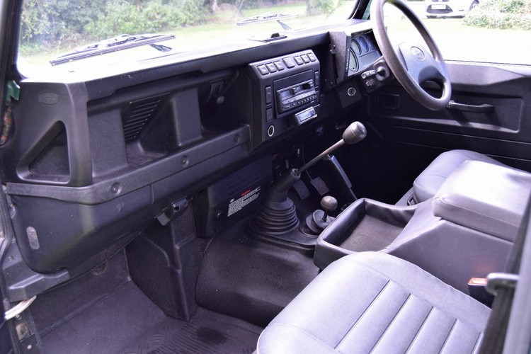 LAND ROVER DEFENDER