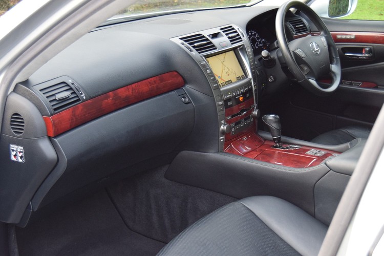 LEXUS LS