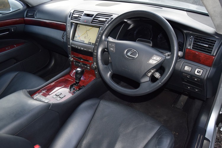 LEXUS LS