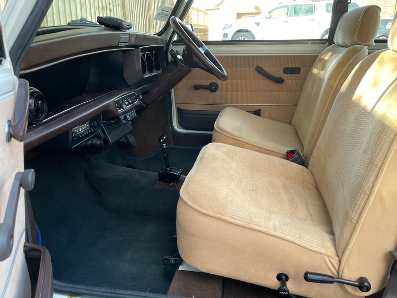 AUSTIN MINI