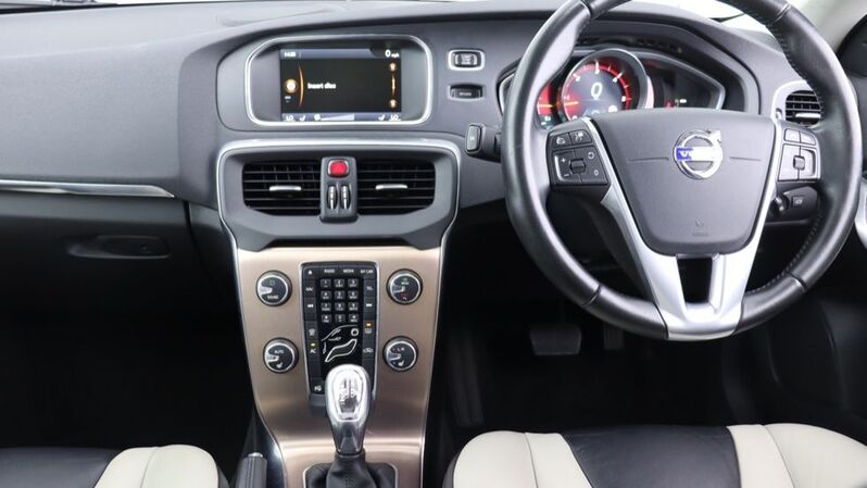 VOLVO V40