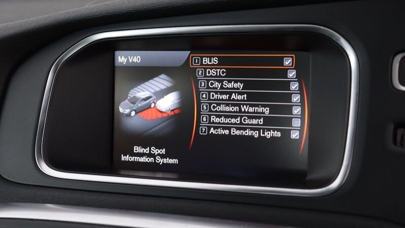 VOLVO V40