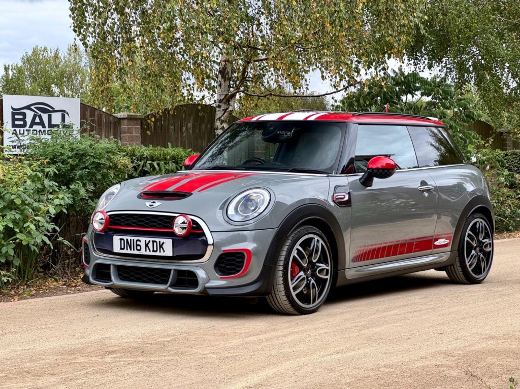 2016 MINI HATCH